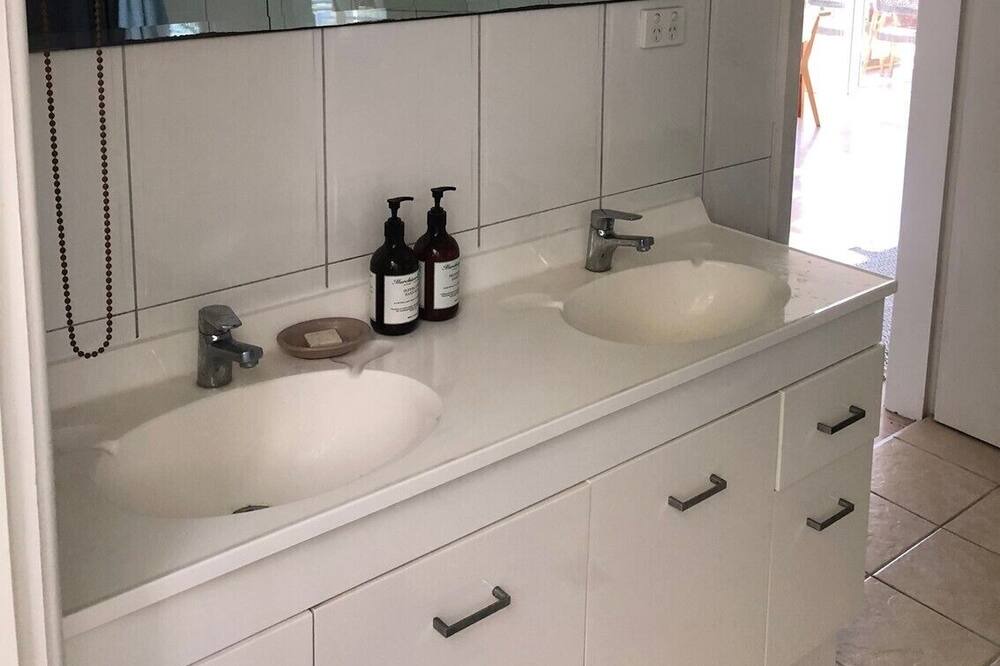 Photo of Bathroom in Avalon Beach