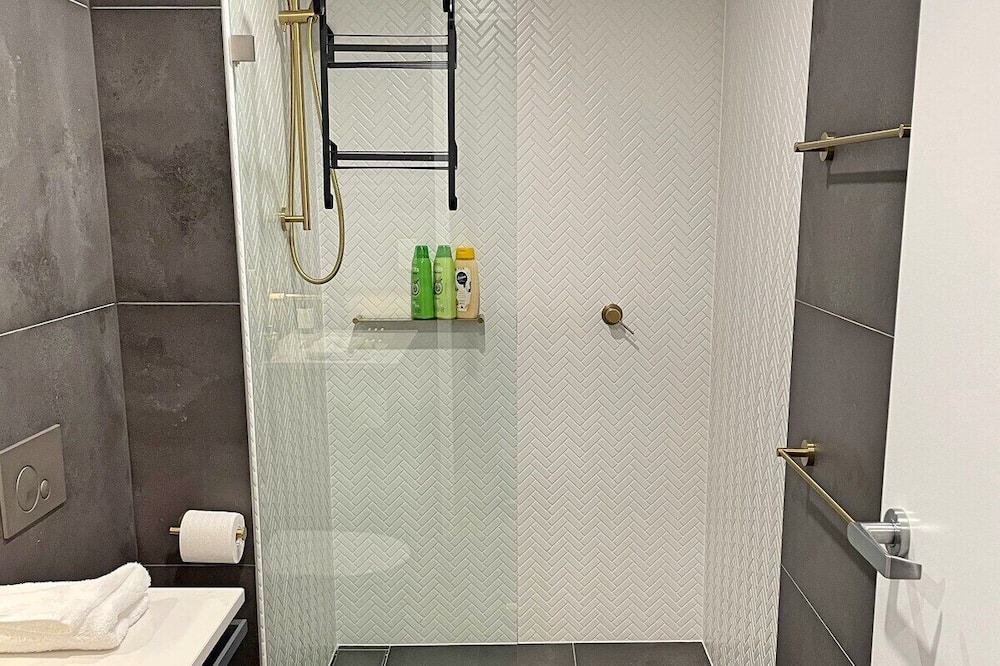 Photo of Bathroom in Reid