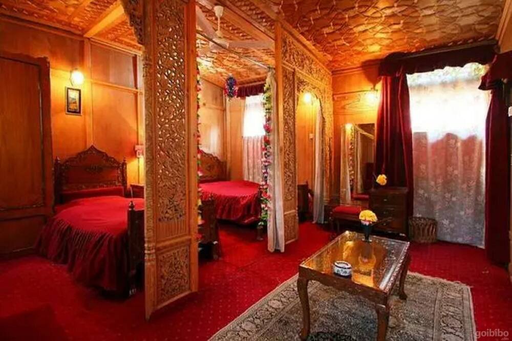 Photo of Bedroom in Dal Lake