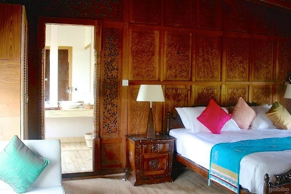 Photo of Bedroom in Dal Lake