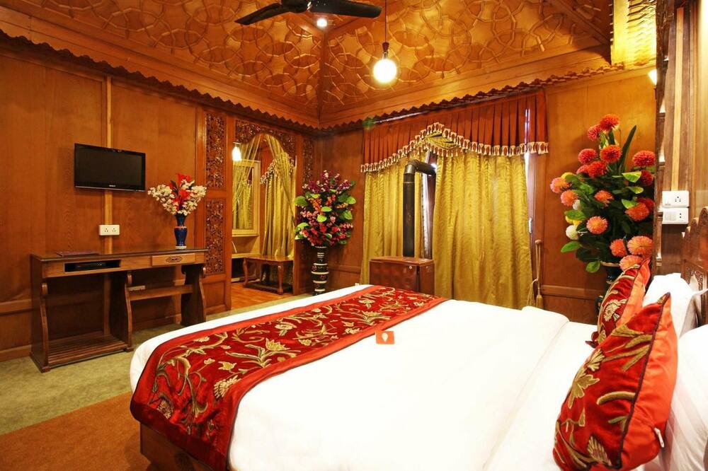 Photo of Bedroom in Dal Lake