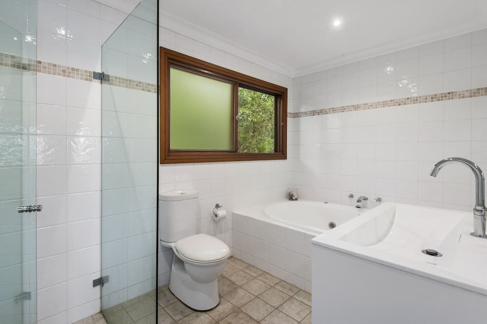 Photo of Bathroom in Whale Beach
