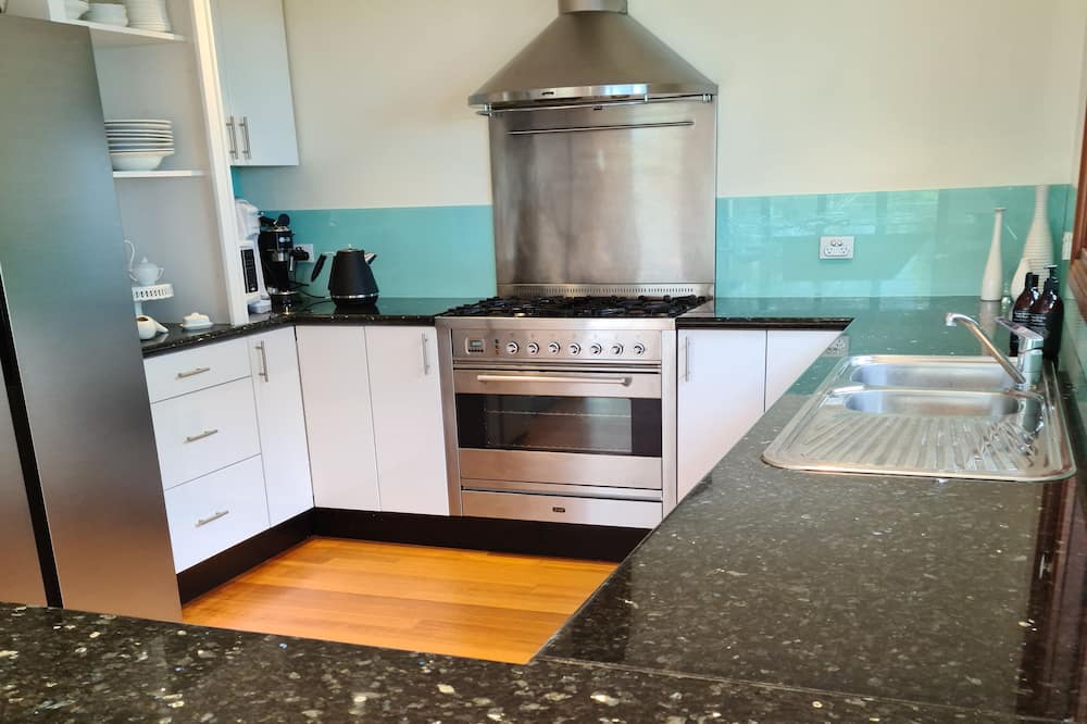 Photo of Kitchen in Whale Beach