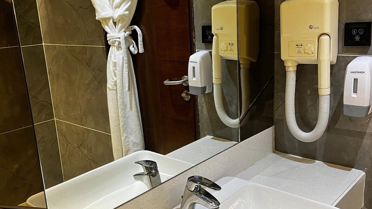 Photo of Bathroom in Vile Parle