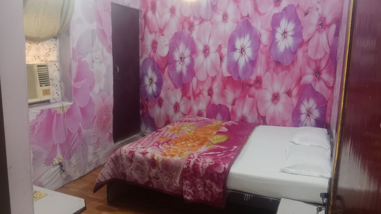 Photo of Bedroom in Taj Ganj