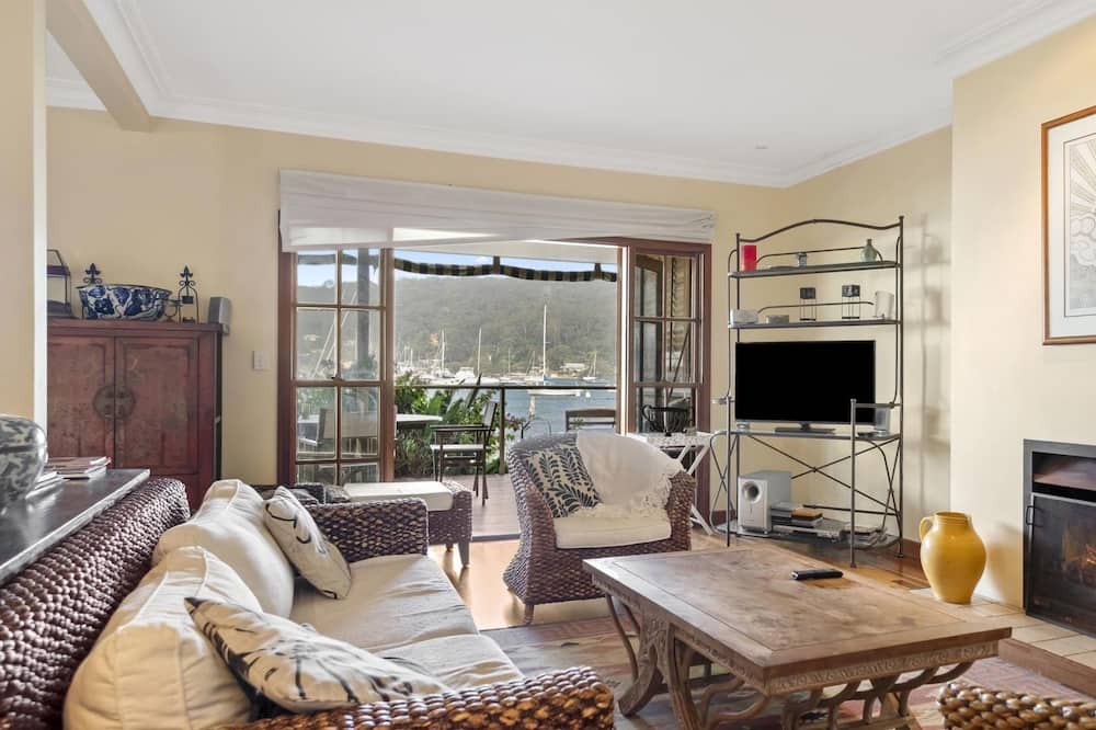 Photo of Livingroom in Pretty Beach Central Coast