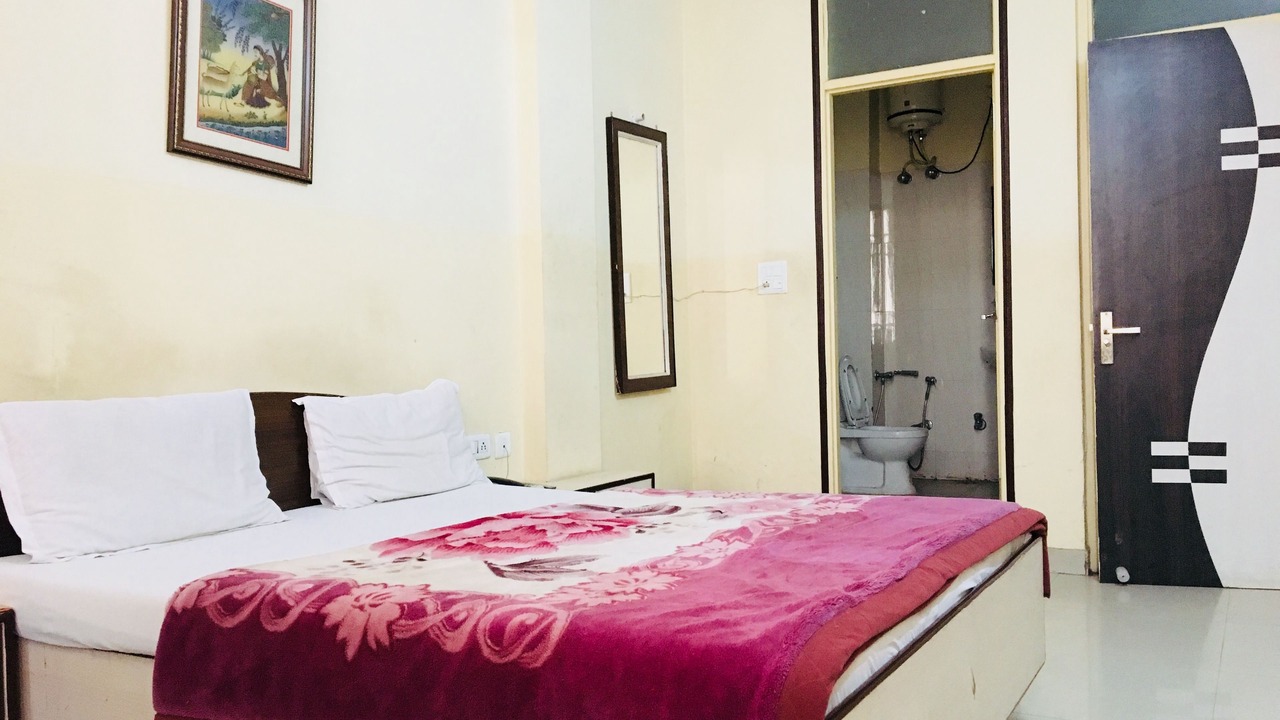 Photo of Bedroom in Raja Park