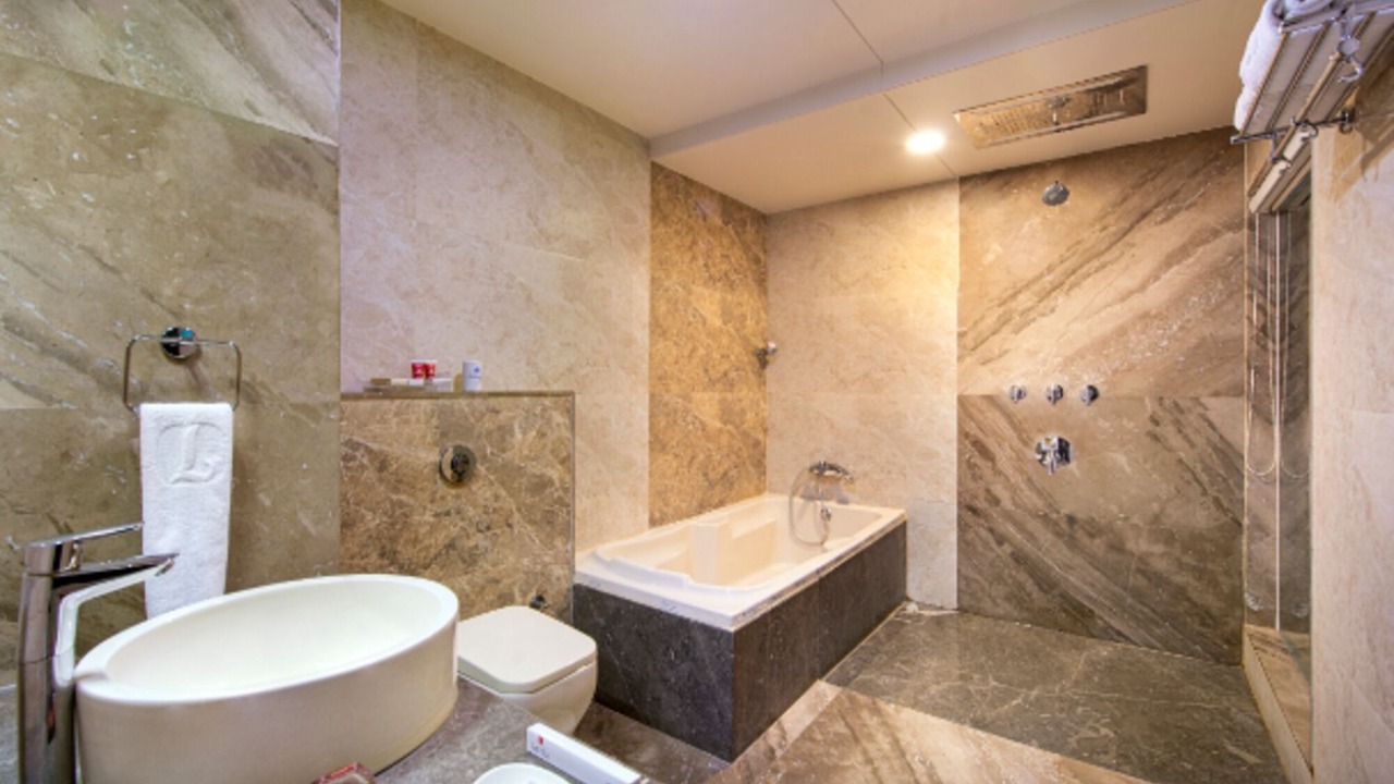 Photo of Bathroom in Porbandar