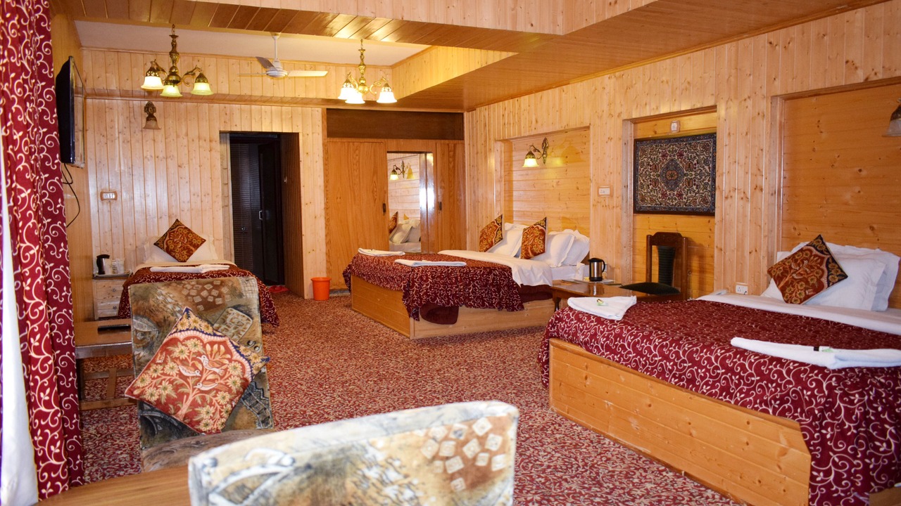 Photo of Bedroom in Dal Lake