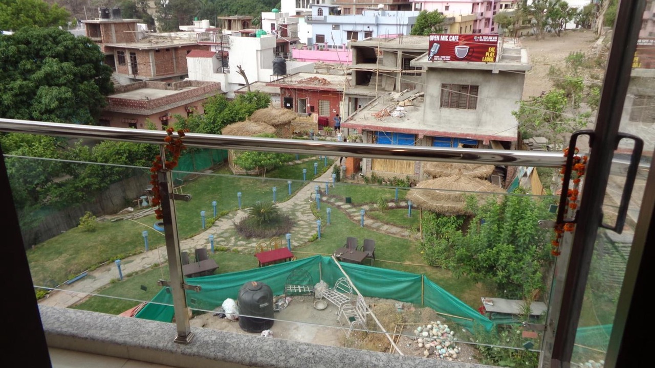 Photo of Patio Balcony in Tapovan
