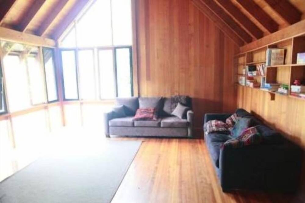 Photo of Livingroom in Cottage Point