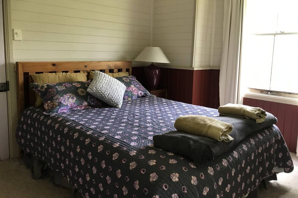 Photo of Bedroom in Upper Macdonald