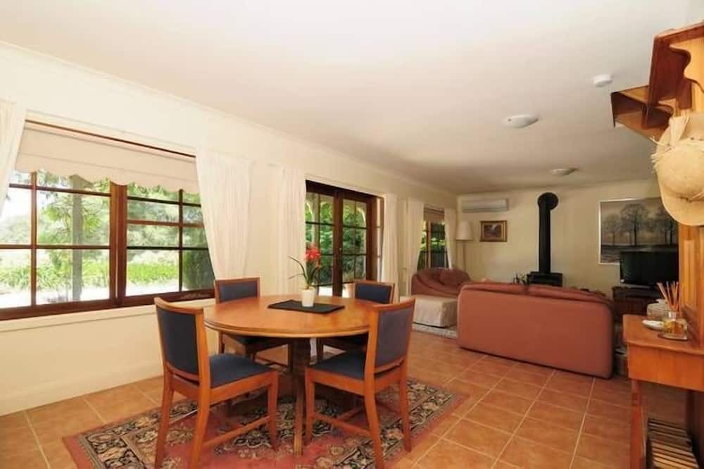 Photo of Livingroom in Wildes Meadow