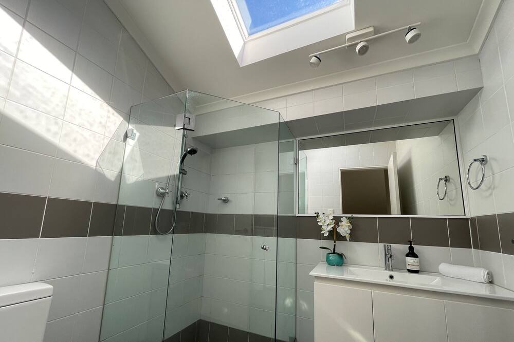 Photo of Bathroom in Crows Nest