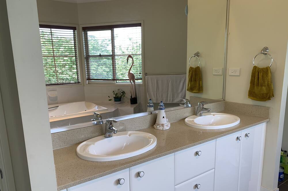 Photo of Bathroom in Mulgoa