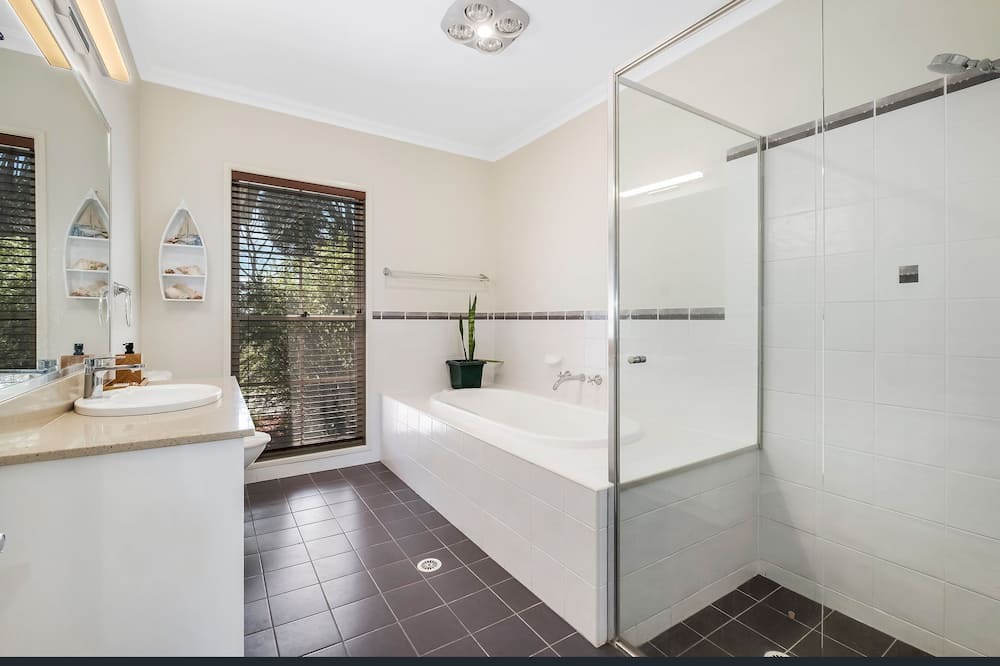 Photo of Bathroom in Mulgoa
