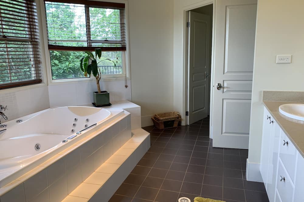 Photo of Bathroom in Mulgoa