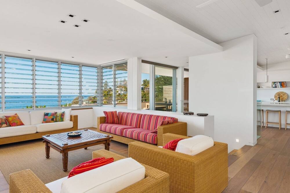 Photo of Livingroom in Whale Beach