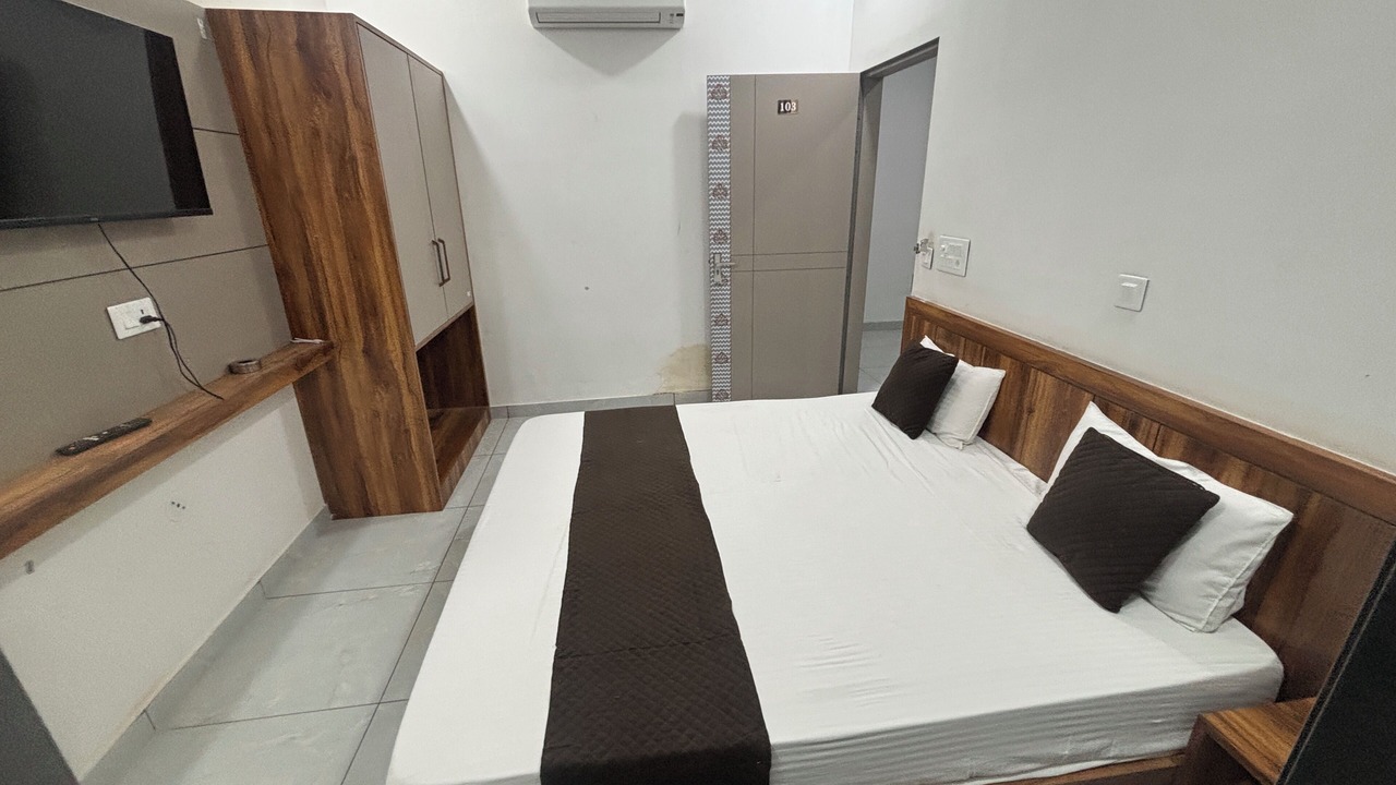 Photo of Bedroom in Khatu