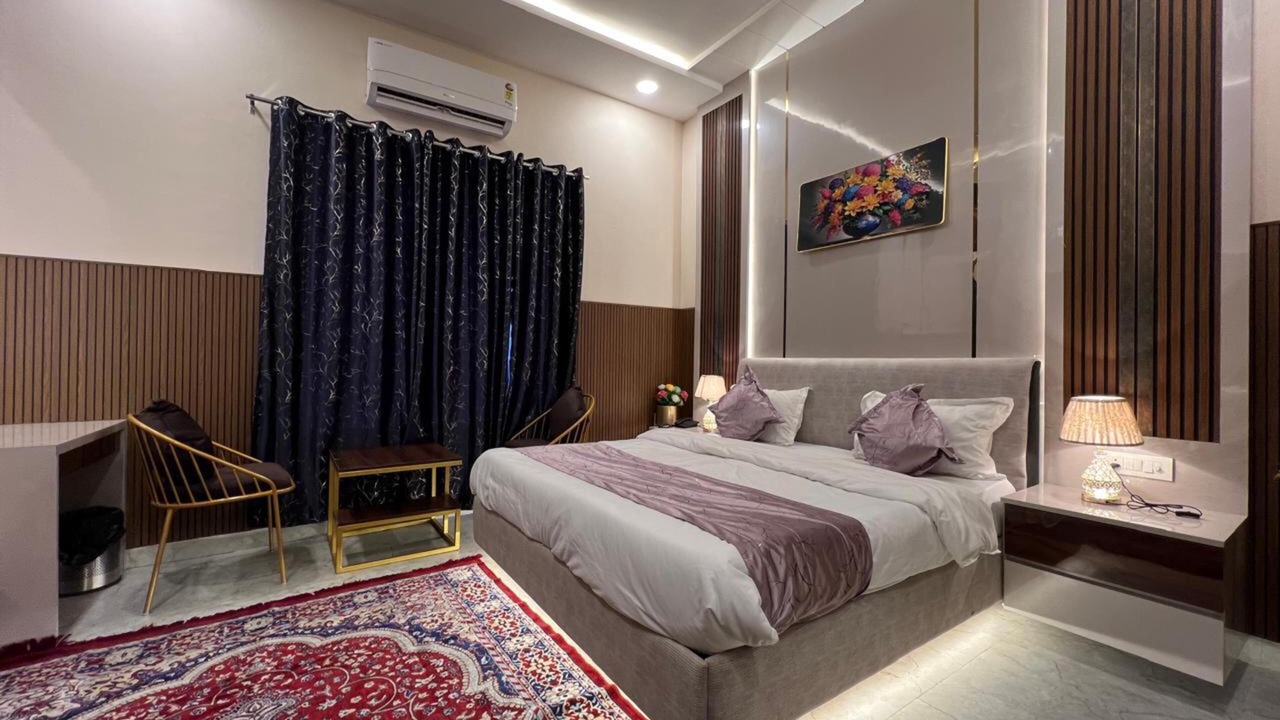 Photo of Bedroom in Hasanpur
