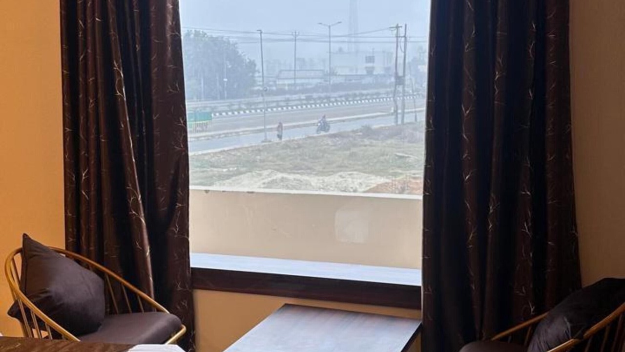 Photo of Bedroom in Hasanpur