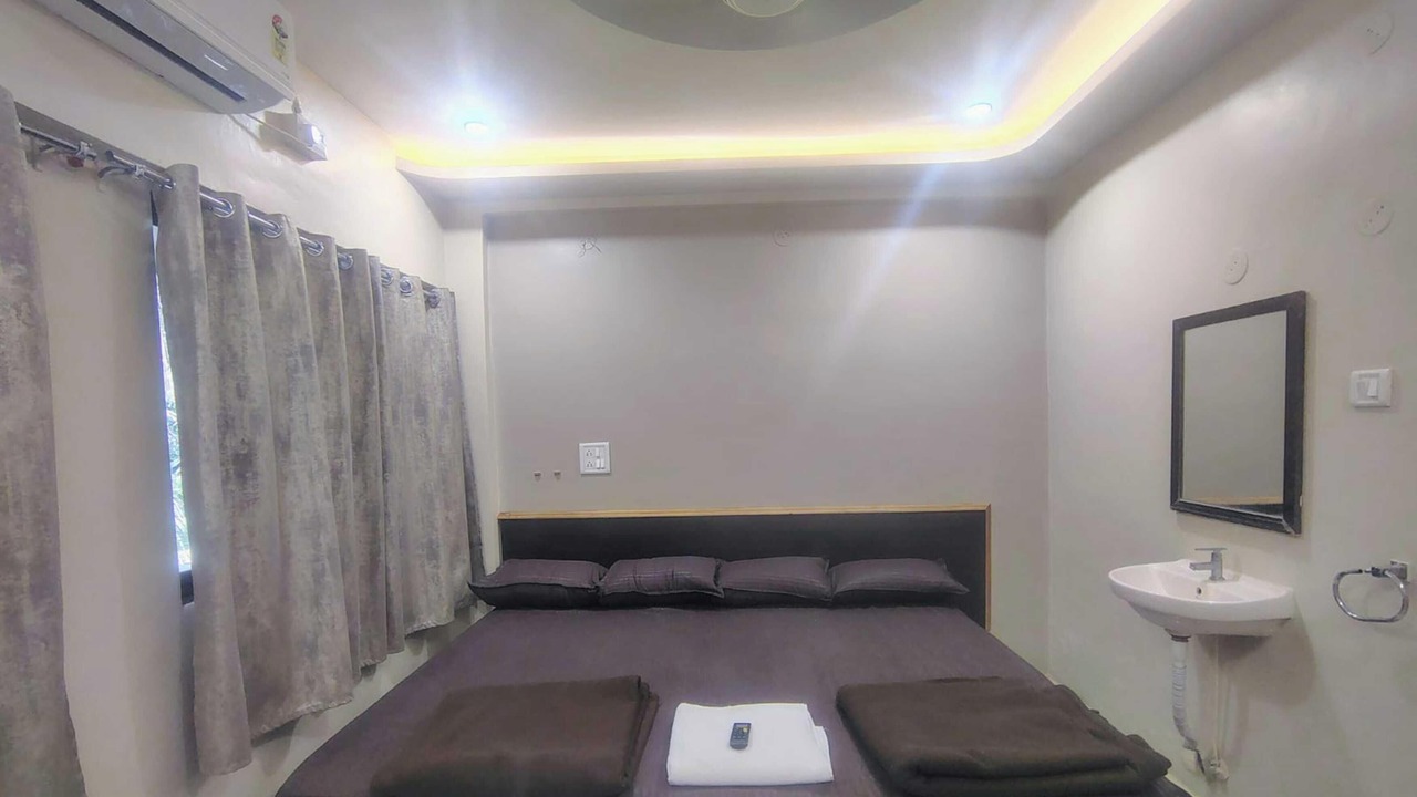 Photo of Bedroom in Kunkeshwar