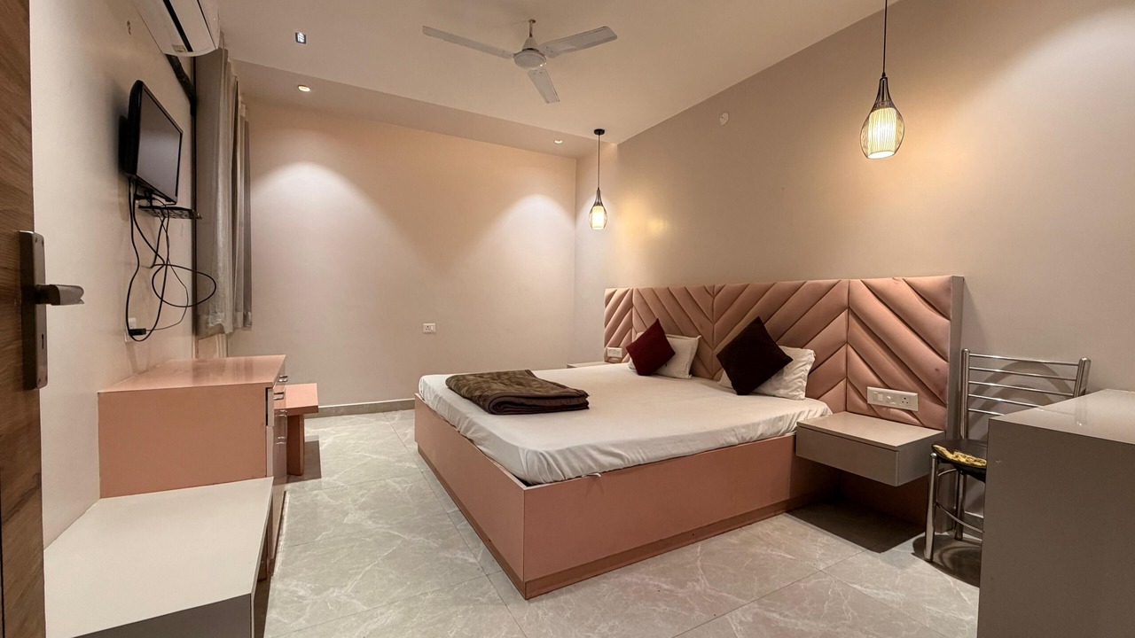 Photo of Bedroom in Charbagh