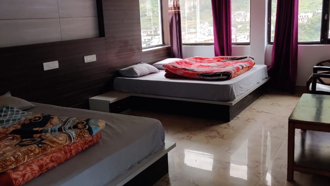 Photo of Bedroom in Badrinath
