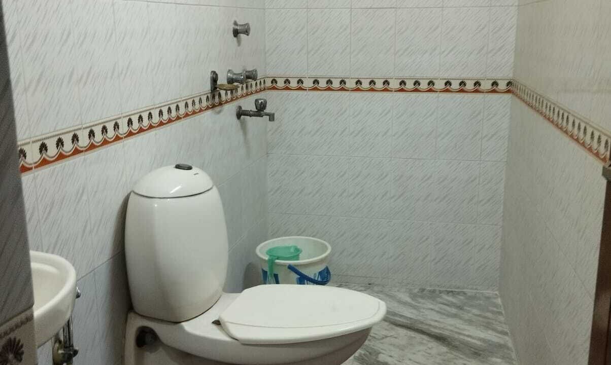 Photo of Bathroom in Chinar Park