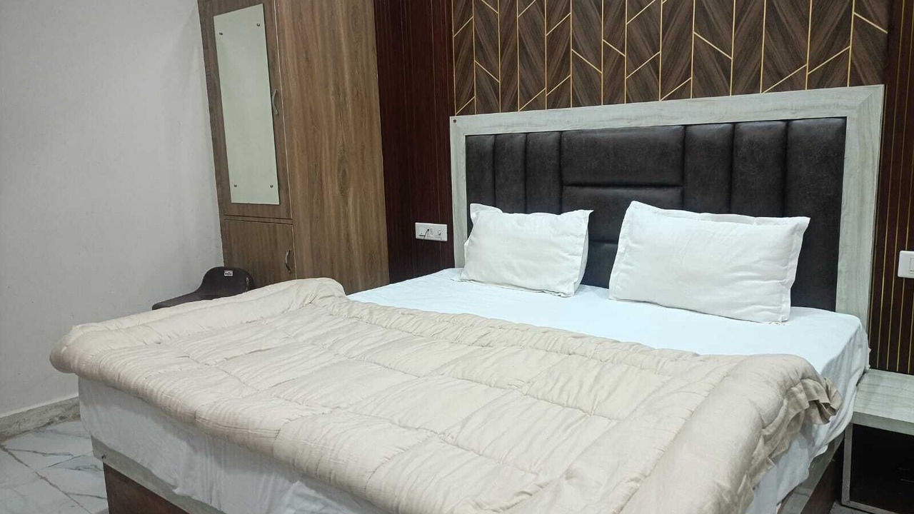 Photo of Bedroom in Taj Ganj