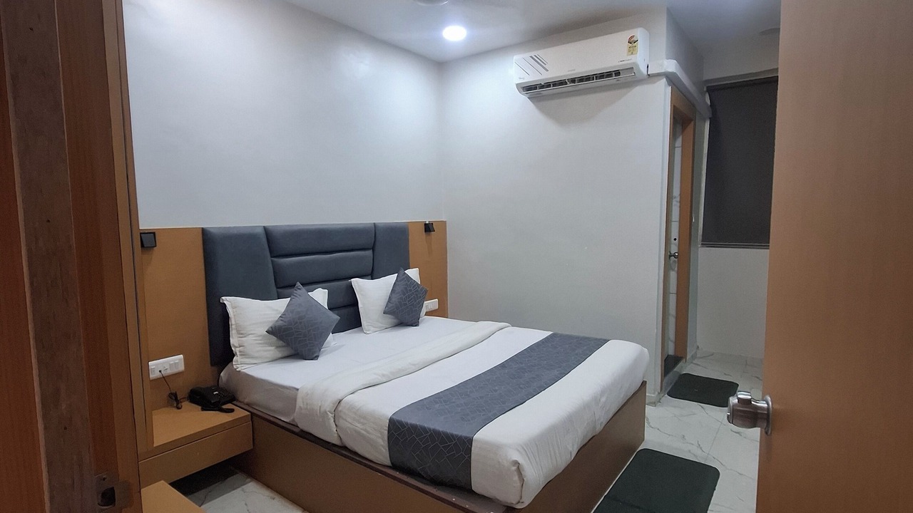 Photo of Bedroom in Navrangpura