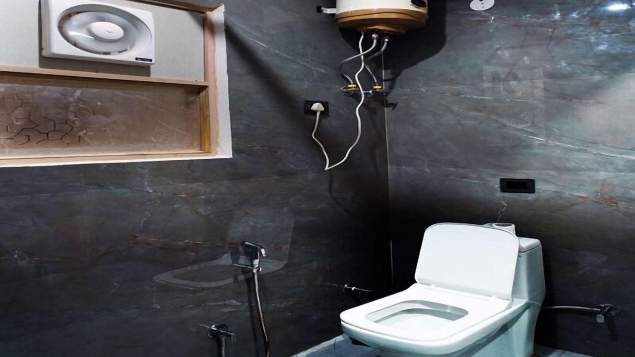 Photo of Bathroom in Mahipalpur