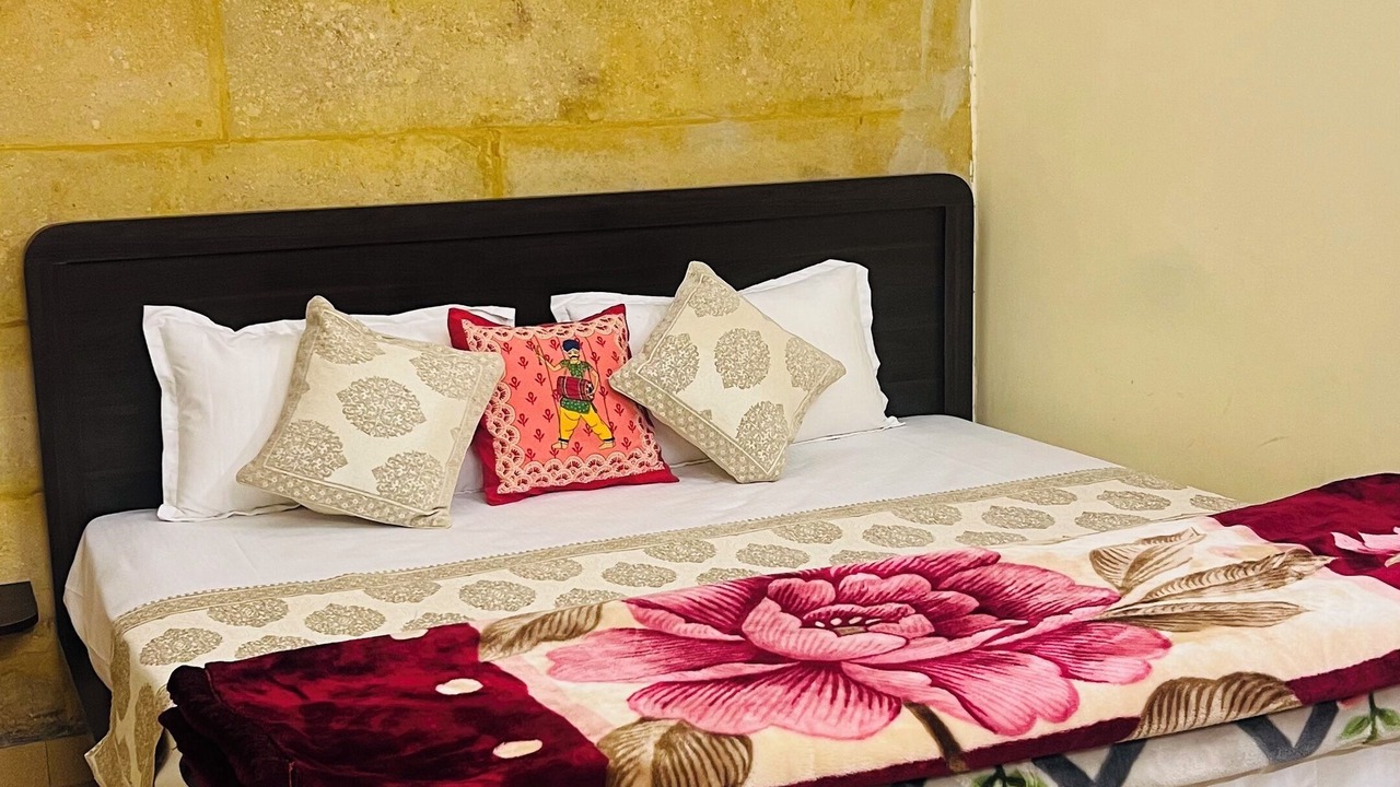 Photo of Bedroom in Amar Sagar Pol