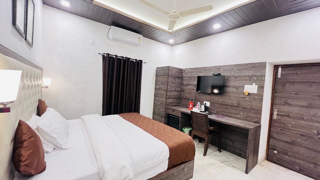 Photo of Bedroom in Mount Abu