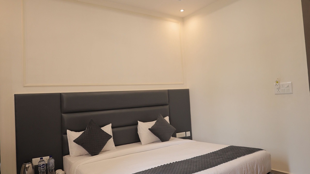 Photo of Bedroom in Taj Ganj