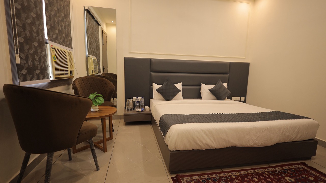 Photo of Bedroom in Taj Ganj