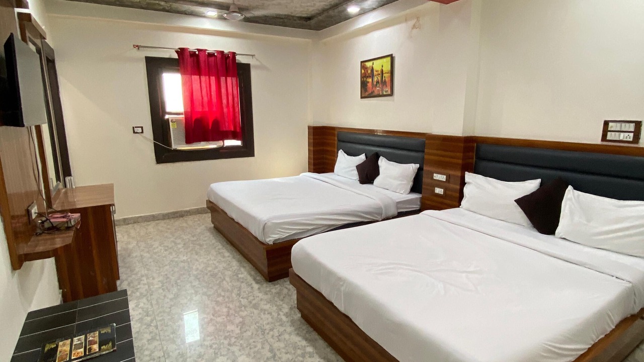 Photo of Bedroom in Taj Ganj