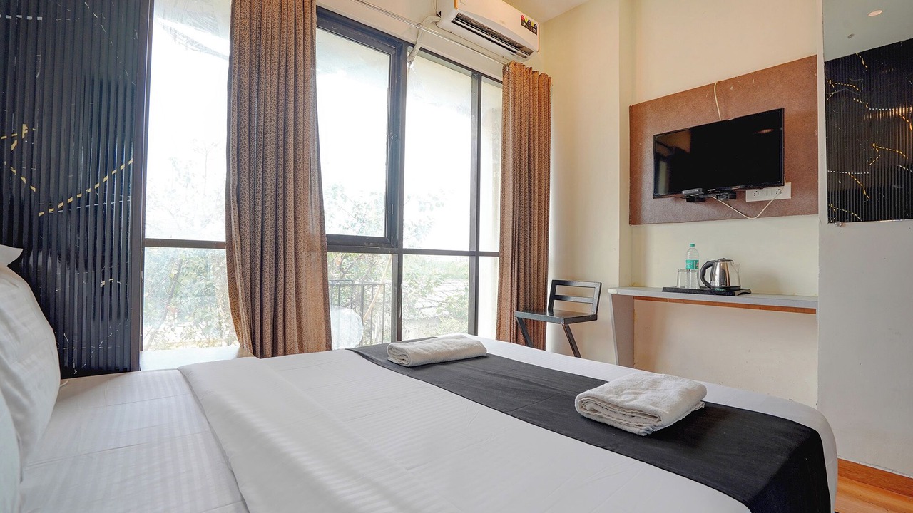 Photo of Bedroom in Vile Parle East