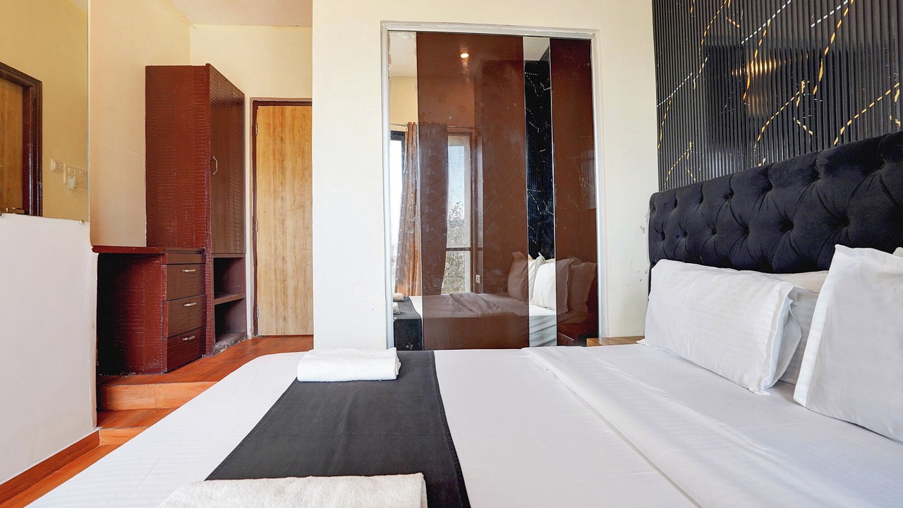 Photo of Bedroom in Vile Parle East