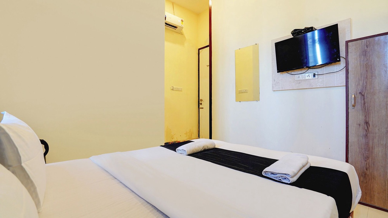 Photo of Bedroom in Vile Parle East