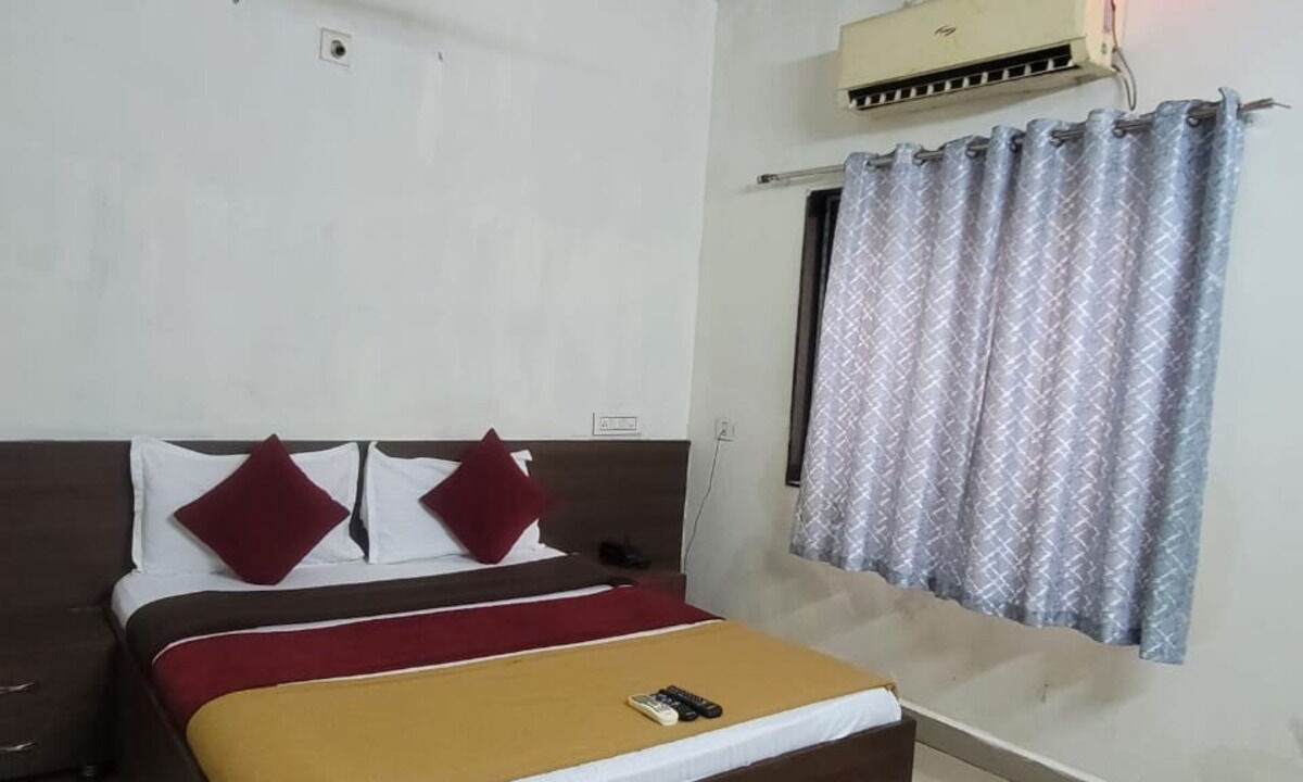 Photo of Bedroom in Veraval