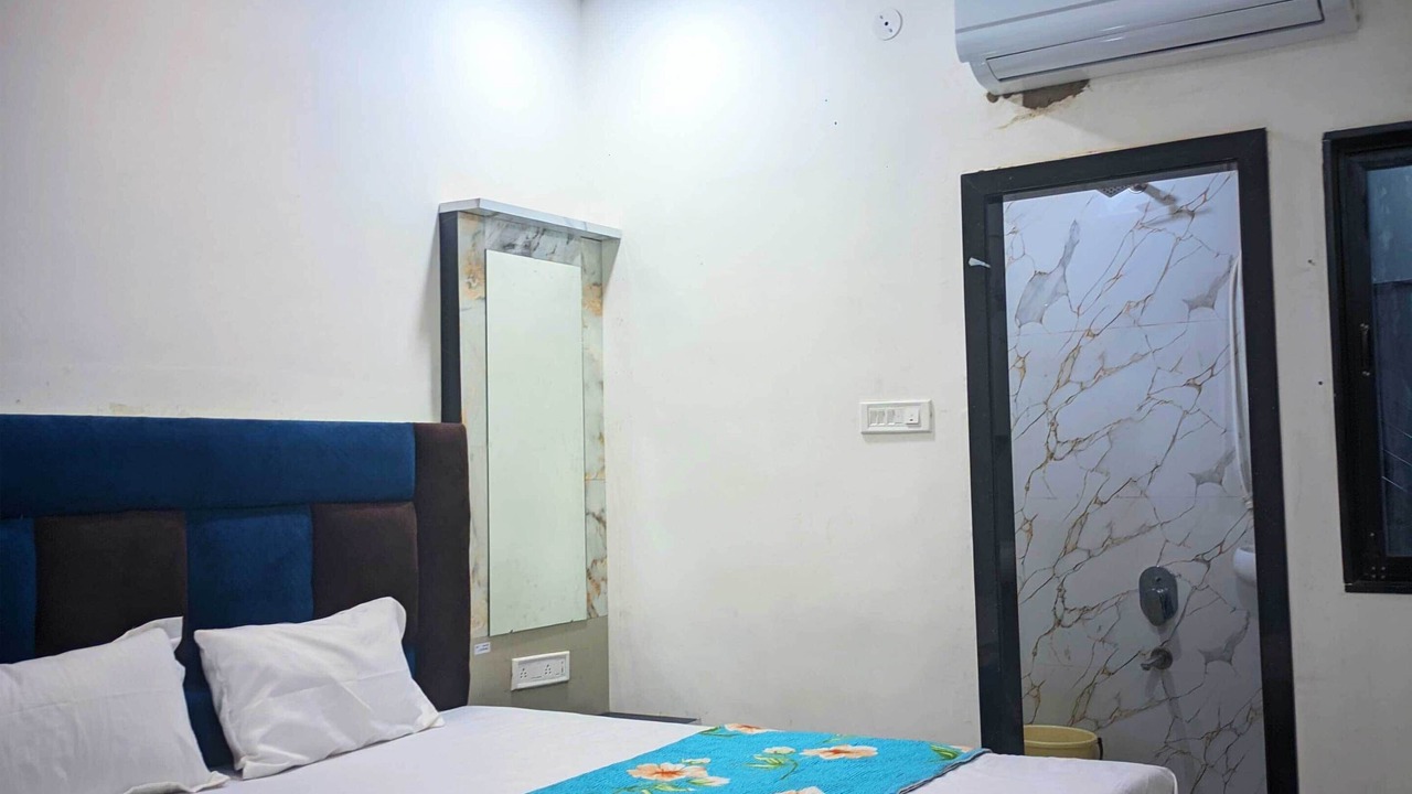 Photo of Bedroom in Omkareshwar