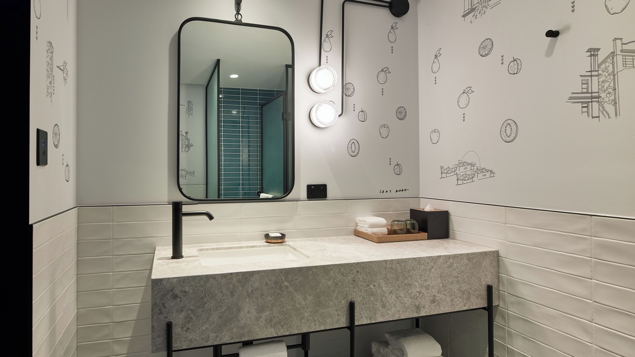 Photo of Bathroom in Haymarket