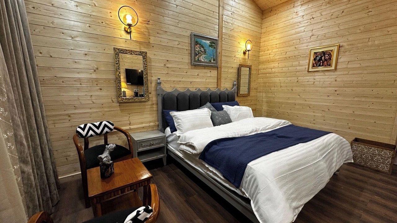 Photo of Bedroom in Badrinath