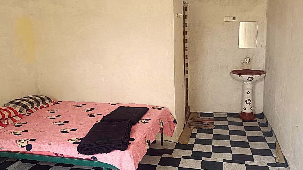 Photo of Bedroom in Akalkot