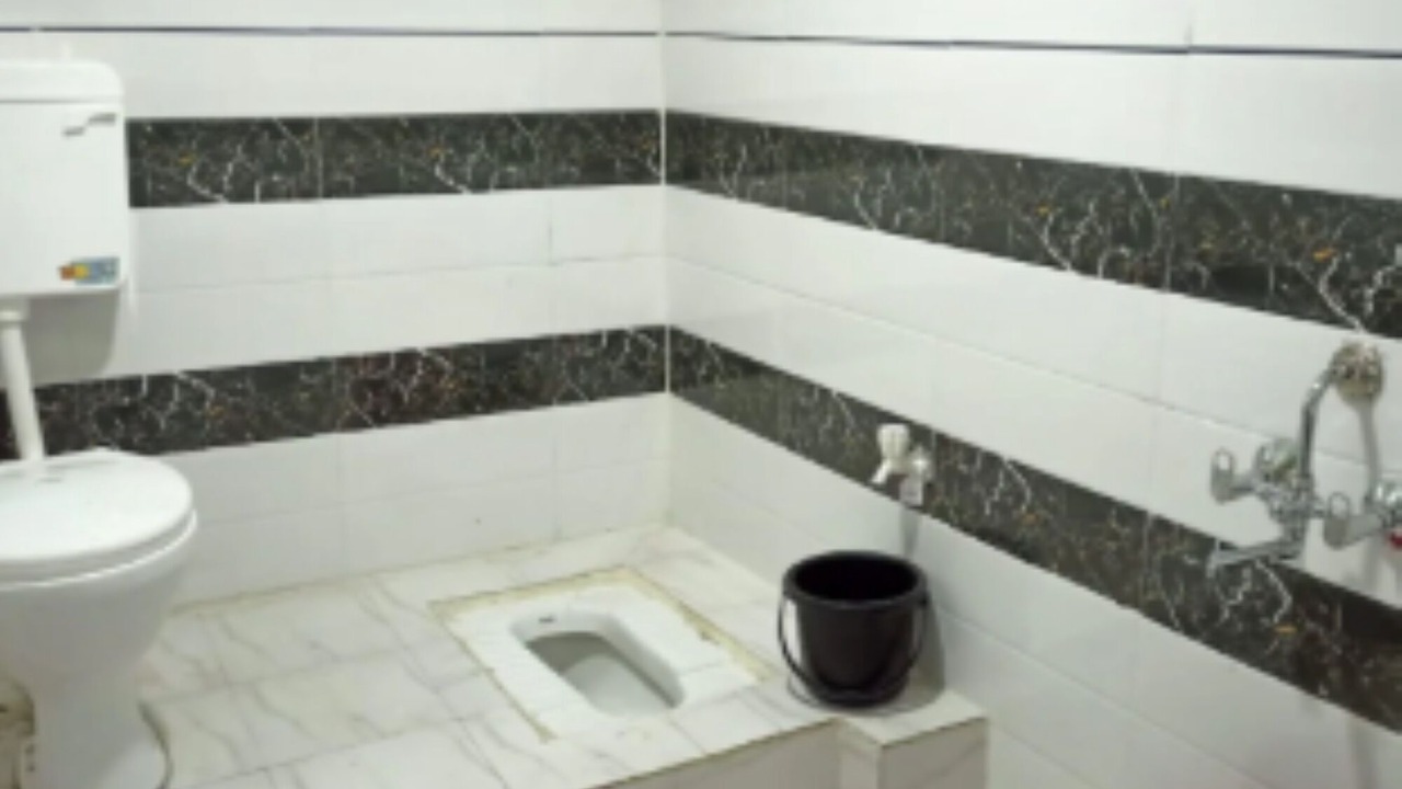Photo of Bathroom in Akalkot