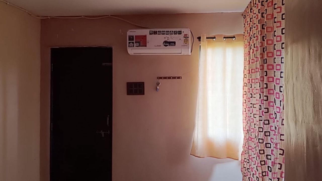Photo of Bedroom in Akalkot