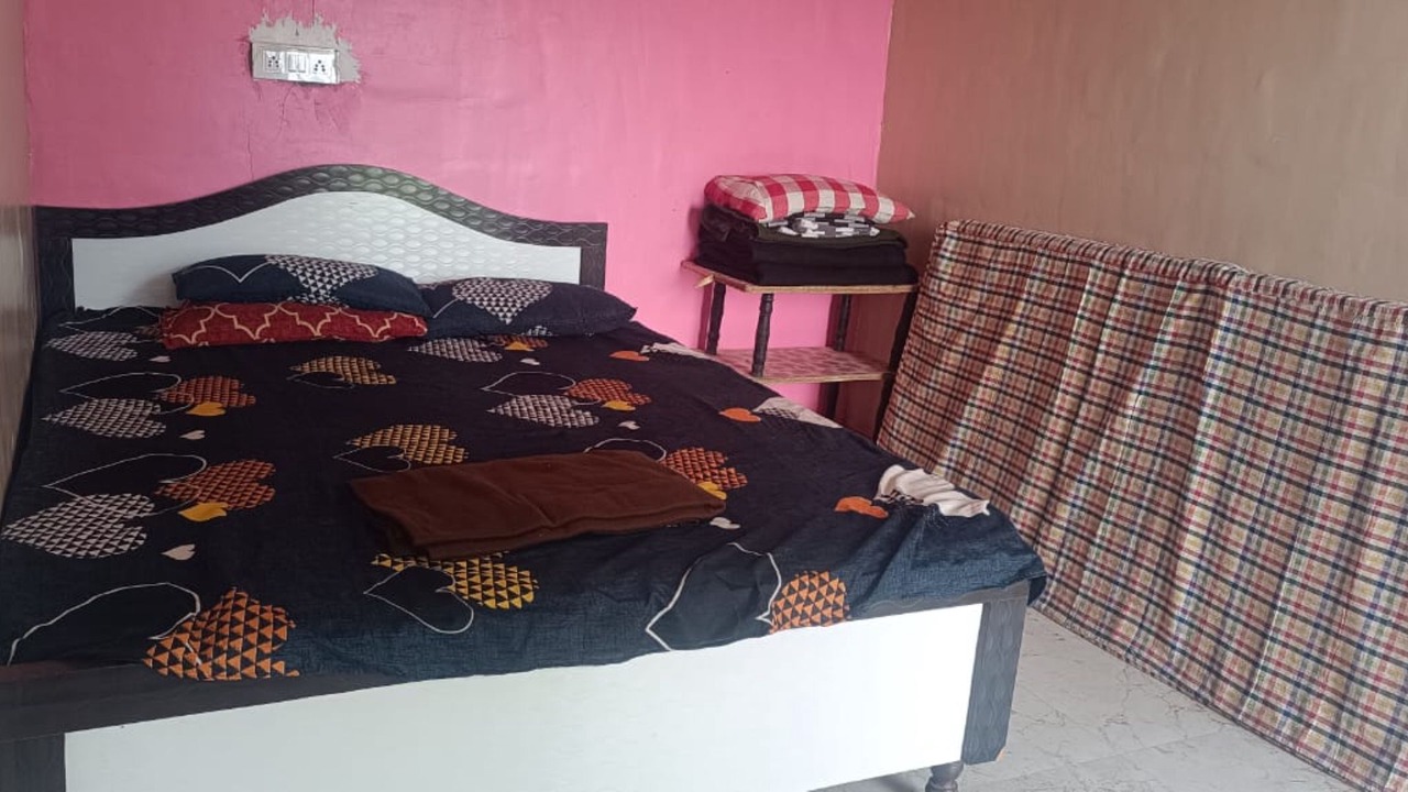 Photo of Bedroom in Akalkot
