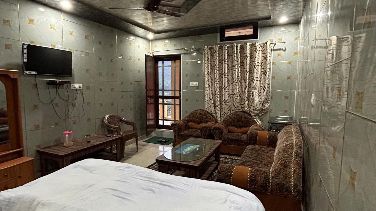Photo of Bedroom in Ukhimath