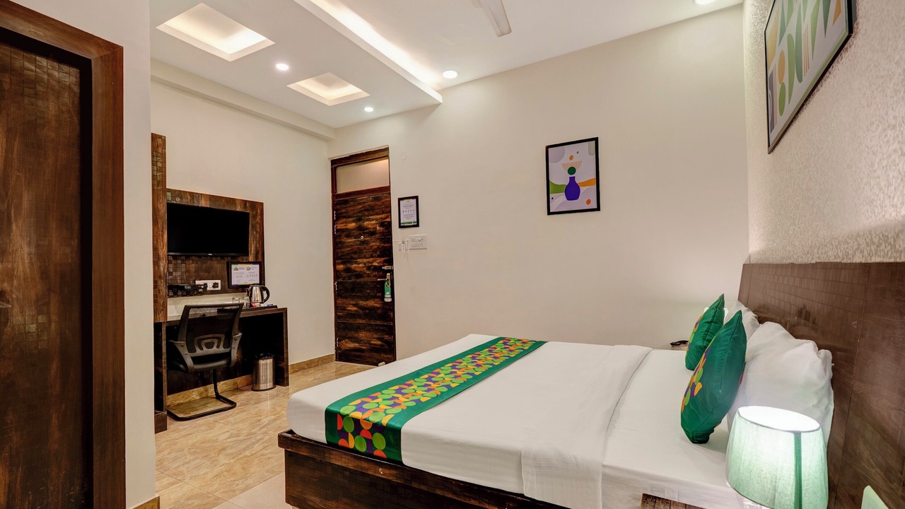 Photo of Bedroom in Alambagh